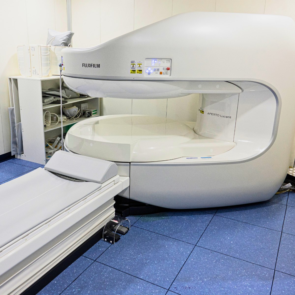 Apparecchiatura per risonanza magnetica aperta a Napoli presso il Centro Augusto, Fuorigrotta